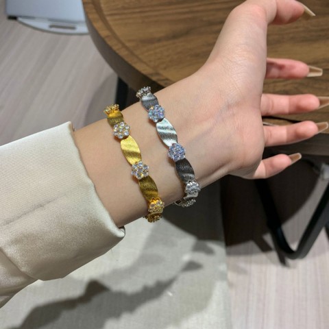 Brushed ribbon bracelet