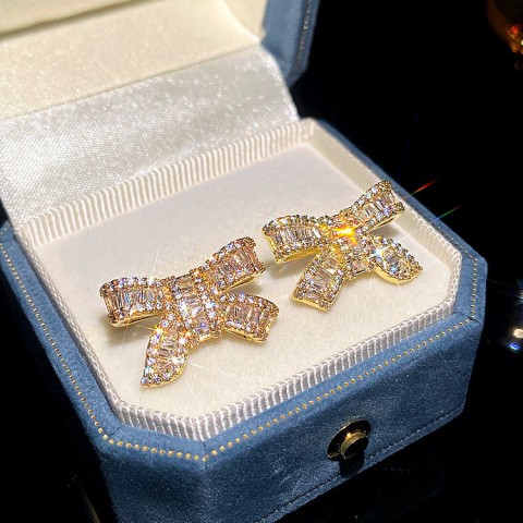 Bow tie-shaped Moissanite stud Earrings