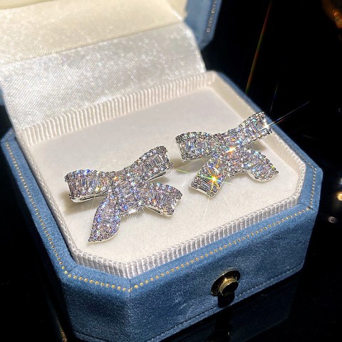 Bow tie-shaped Moissanite stud Earrings